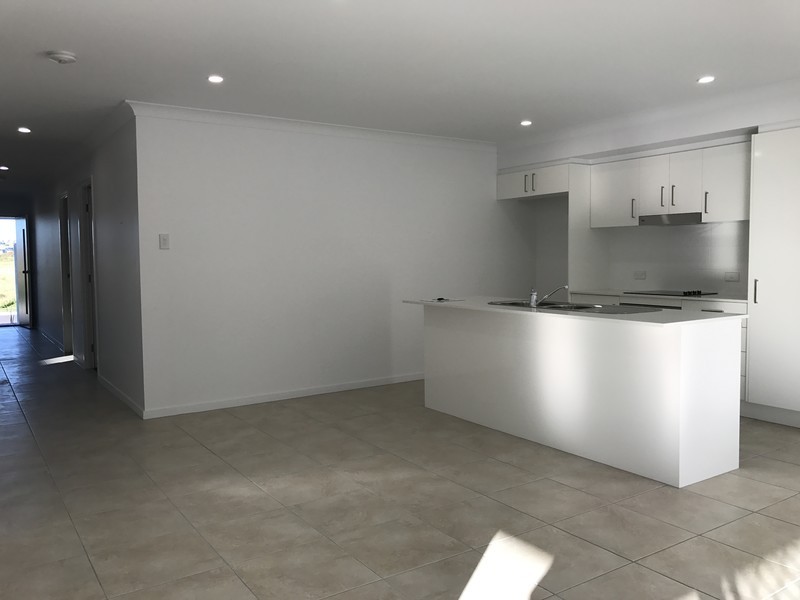 8 Creekstone Avenue, Redbank Plains QLD 4301