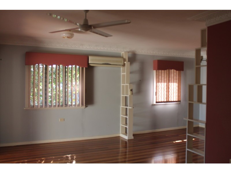 39 Gibson Crescent, Holland Park QLD 4121