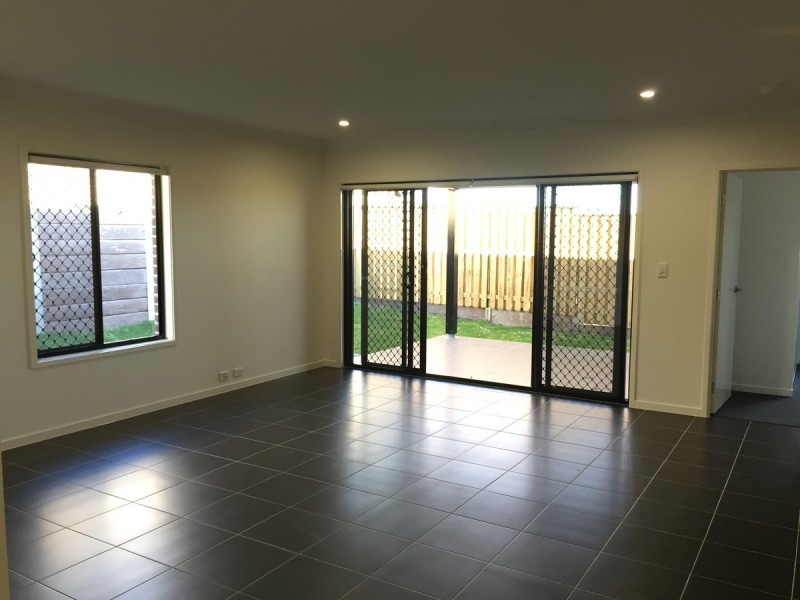 2/12 Christie Crescent, Bellbird Park QLD 4300