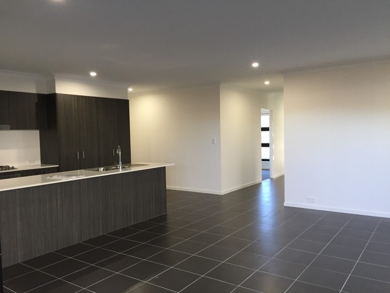 2/12 Christie Crescent, Bellbird Park QLD 4300