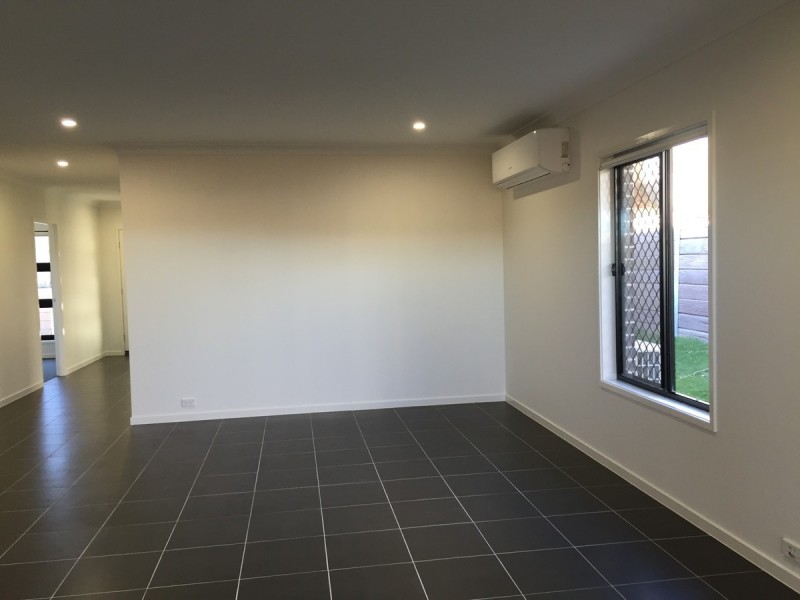 2/12 Christie Crescent, Bellbird Park QLD 4300