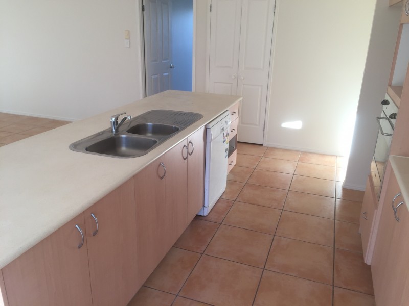 1 Spike Street, Redland Bay QLD 4165