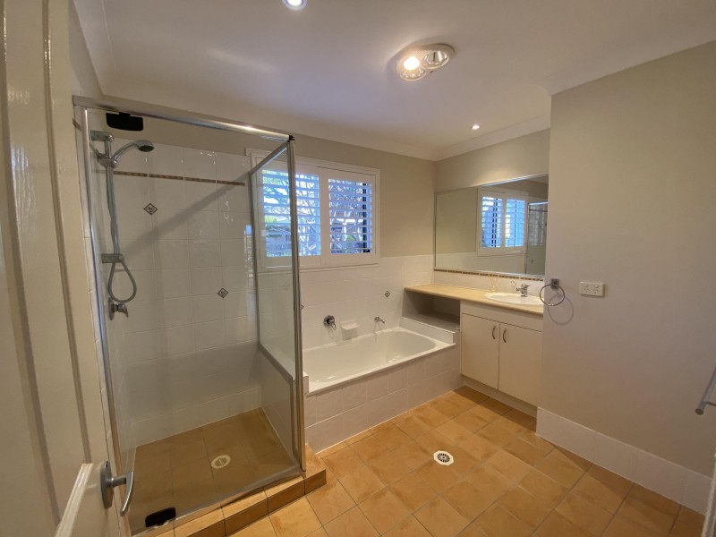 2 St Ives Court, Redland Bay QLD 4165