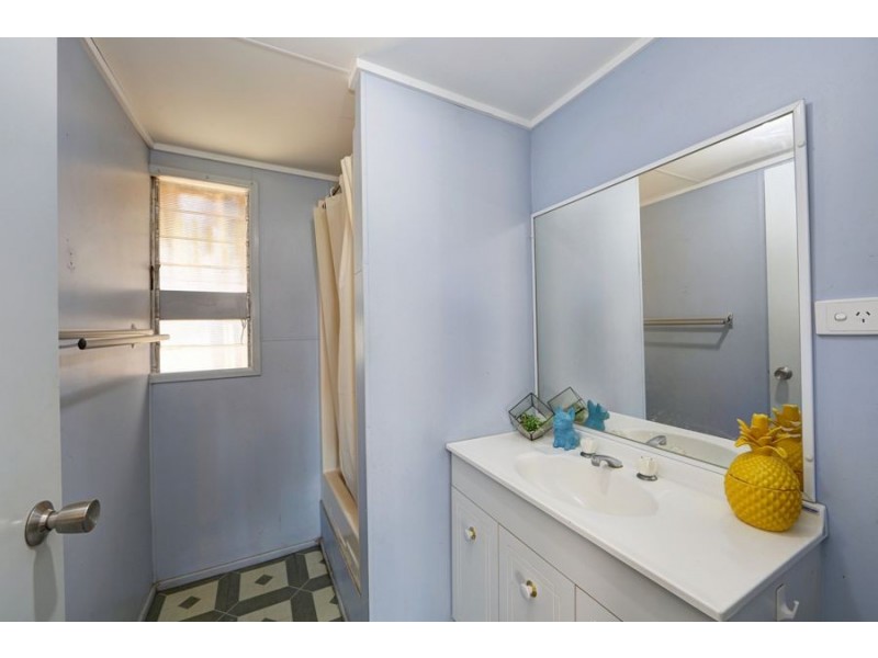 3 Saunders, Elliott Heads QLD 4670
