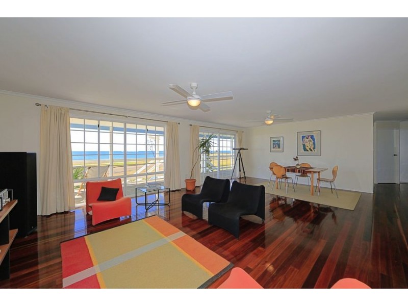 117 Sea Esplanade, Burnett Heads QLD 4670