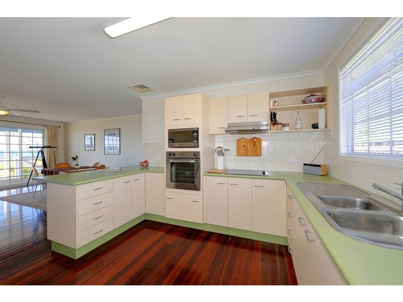 117 Sea Esplanade, Burnett Heads QLD 4670