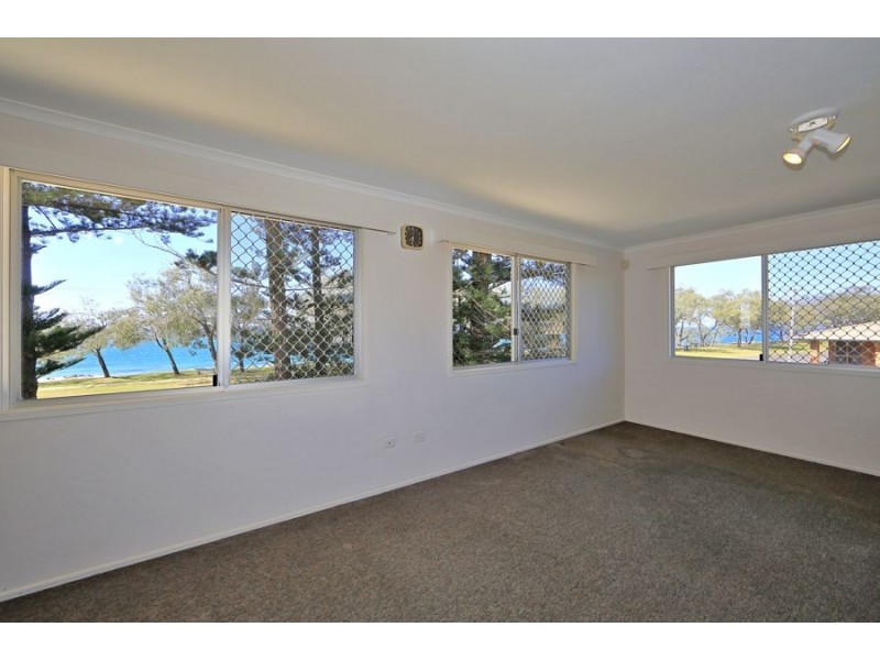 44 Esplanade, Elliott Heads QLD 4670