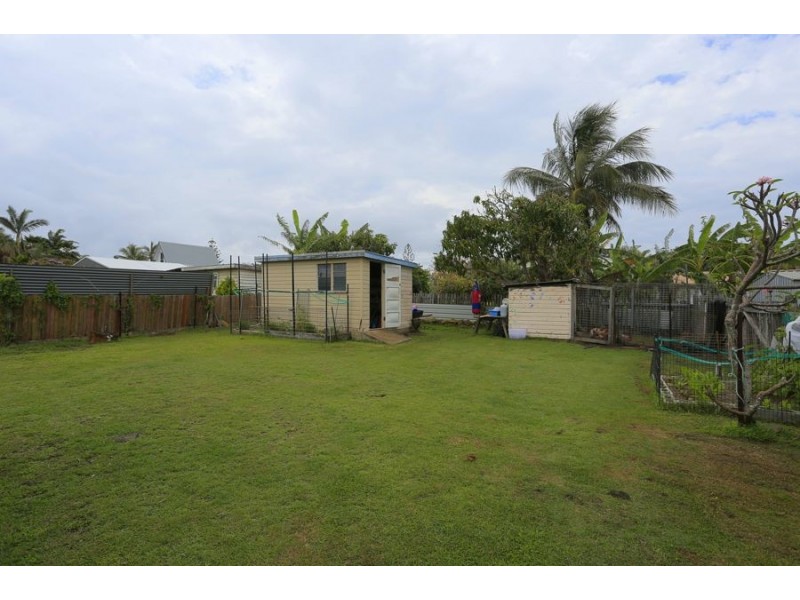 5 Bathurst St, Elliott Heads QLD 4670