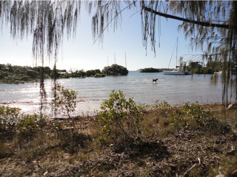 92 Melcer Road, Elliott Heads QLD 4670