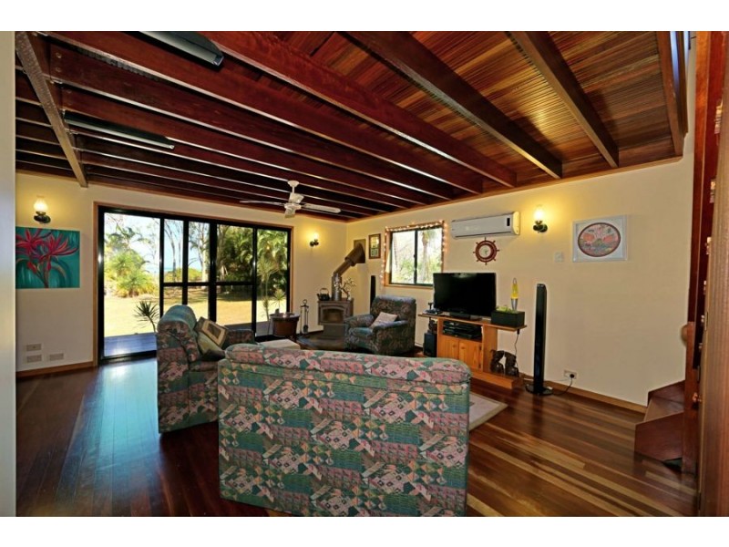 92 Melcer Road, Elliott Heads QLD 4670