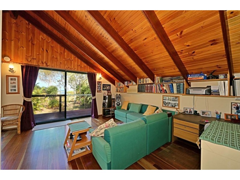 92 Melcer Road, Elliott Heads QLD 4670