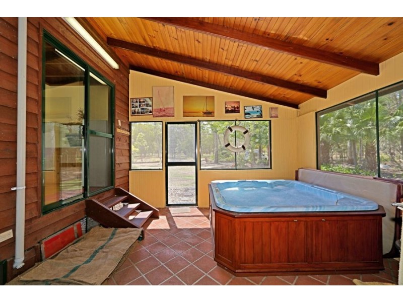 92 Melcer Road, Elliott Heads QLD 4670