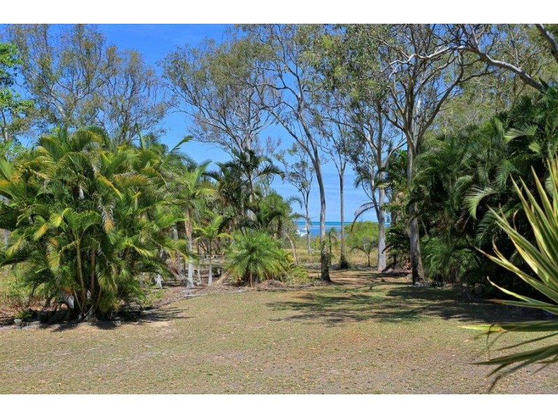 92 Melcer Road, Elliott Heads QLD 4670