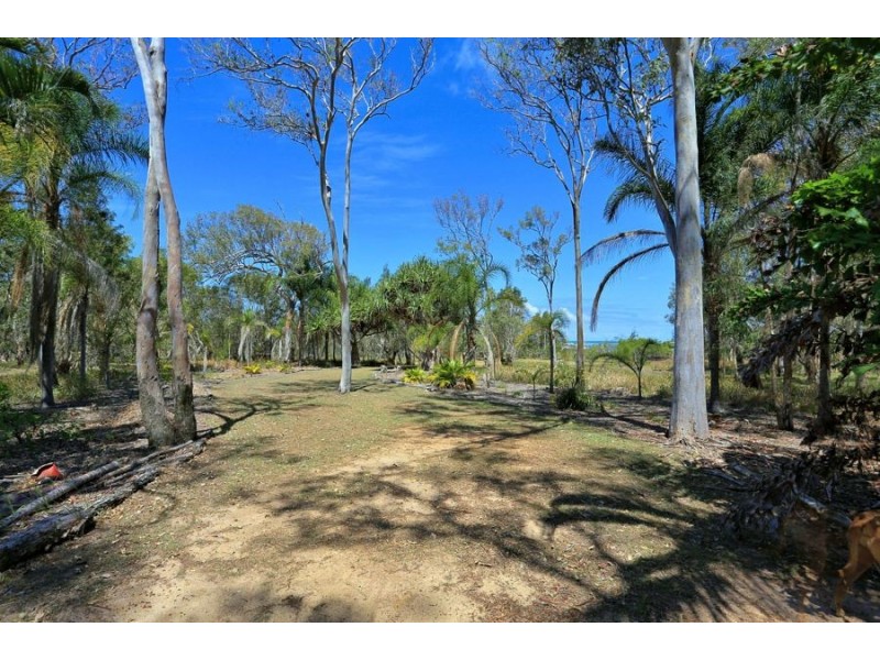 92 Melcer Road, Elliott Heads QLD 4670