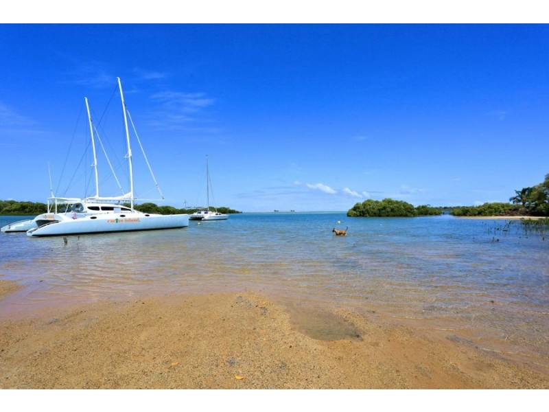 92 Melcer Road, Elliott Heads QLD 4670
