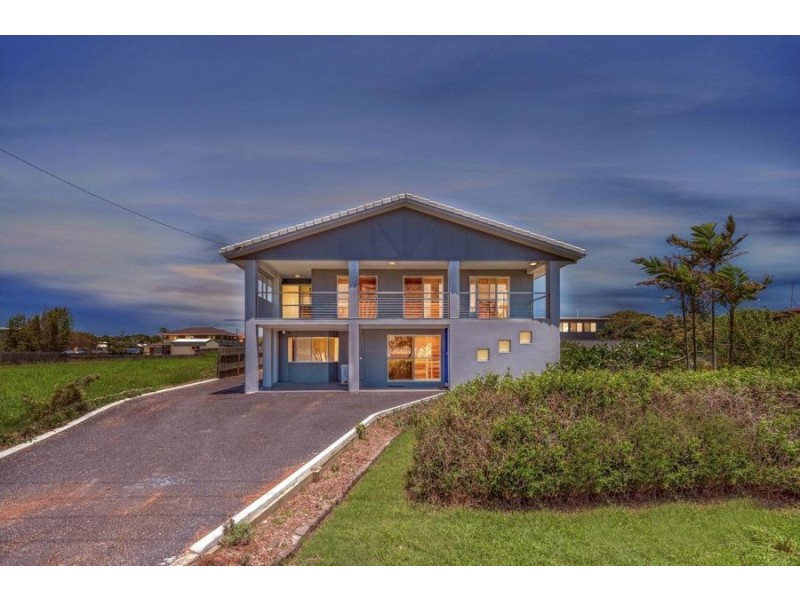 41 Sea Esplanade, Burnett Heads QLD 4670