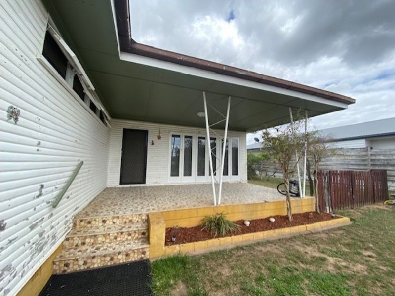 8 mckewen st, Svensson Heights QLD 4670