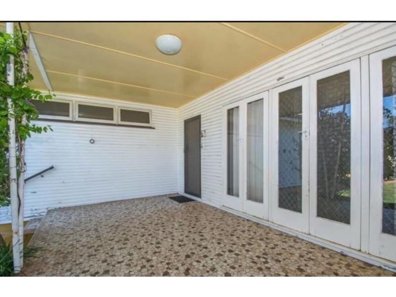 8 mckewen st, Svensson Heights QLD 4670