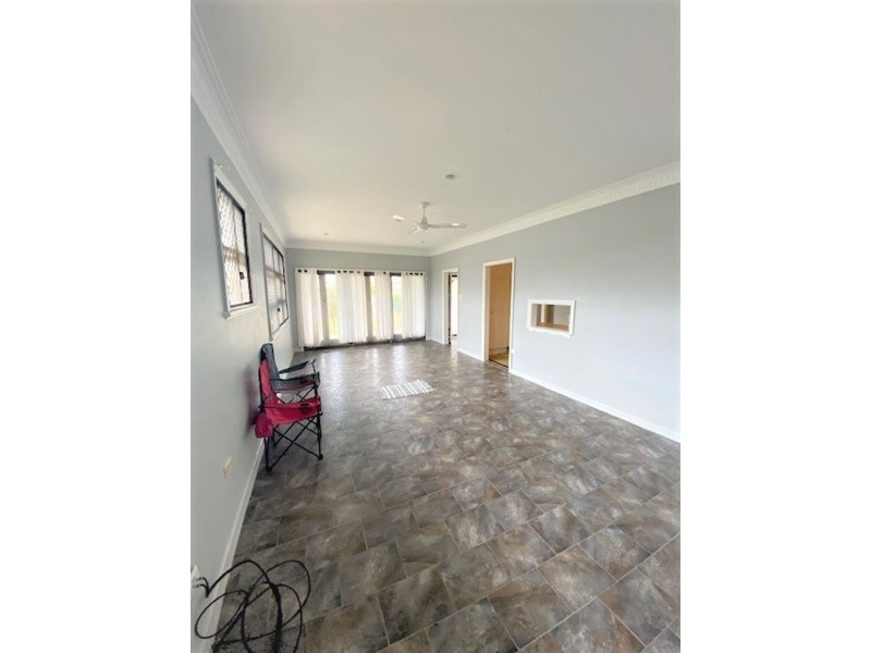 8 mckewen st, Svensson Heights QLD 4670