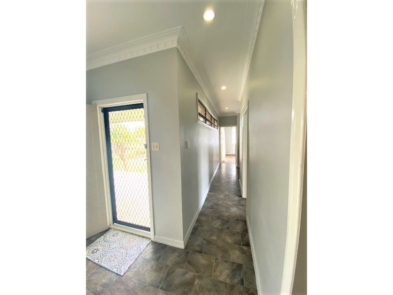 8 mckewen st, Svensson Heights QLD 4670