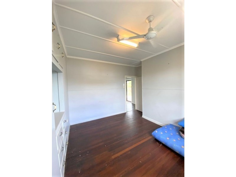 8 mckewen st, Svensson Heights QLD 4670