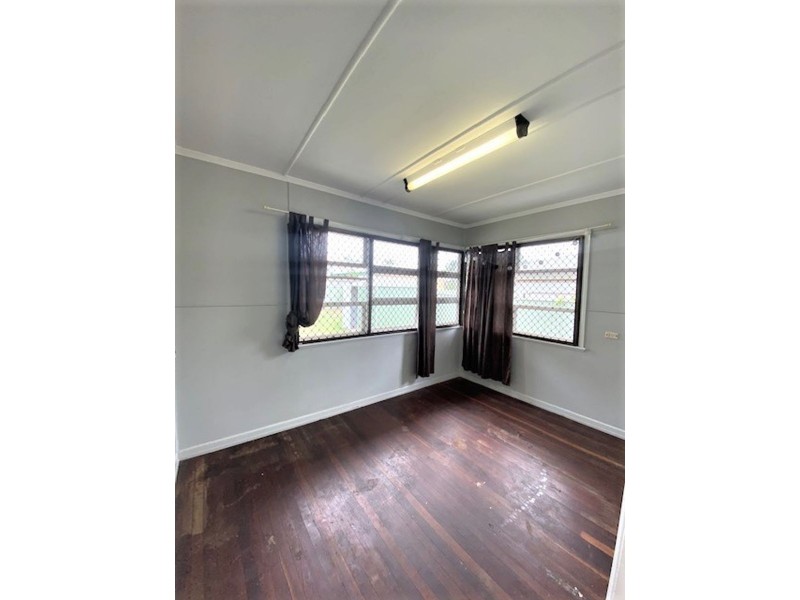 8 mckewen st, Svensson Heights QLD 4670