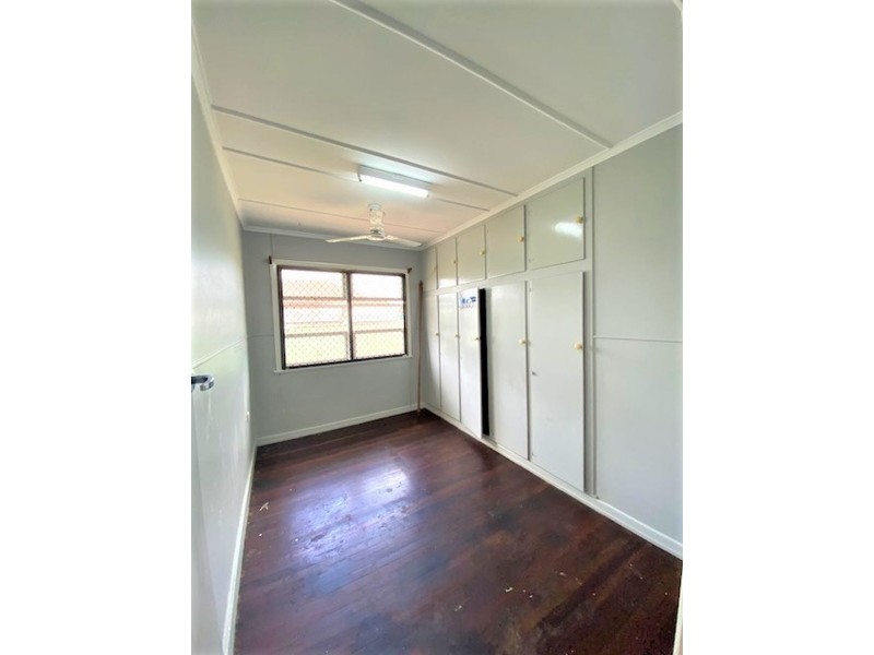 8 mckewen st, Svensson Heights QLD 4670