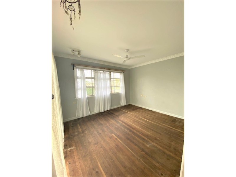 8 mckewen st, Svensson Heights QLD 4670