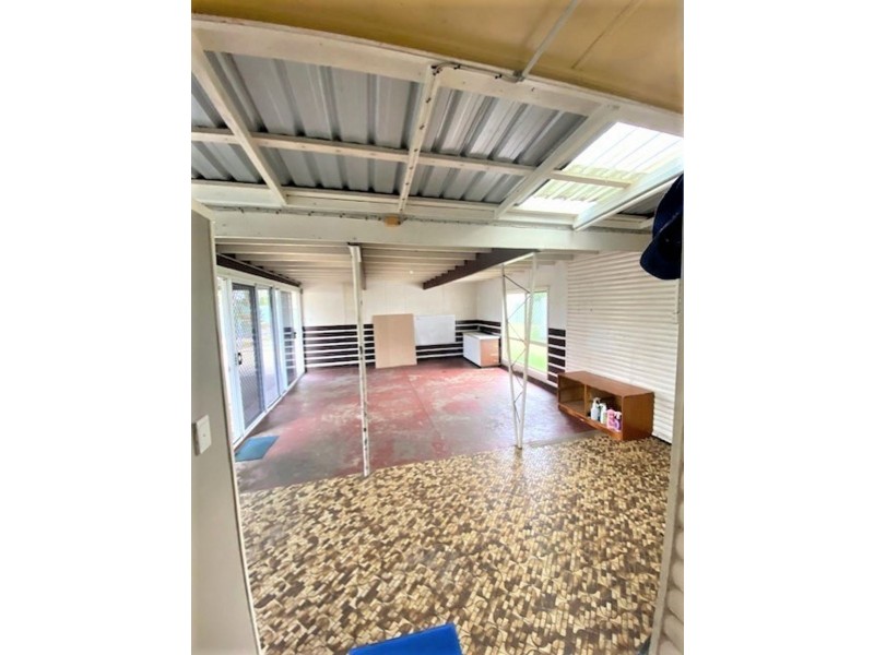 8 mckewen st, Svensson Heights QLD 4670