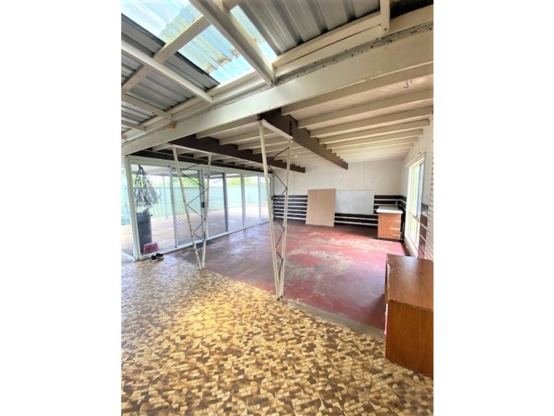 8 mckewen st, Svensson Heights QLD 4670