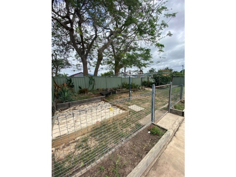 8 mckewen st, Svensson Heights QLD 4670