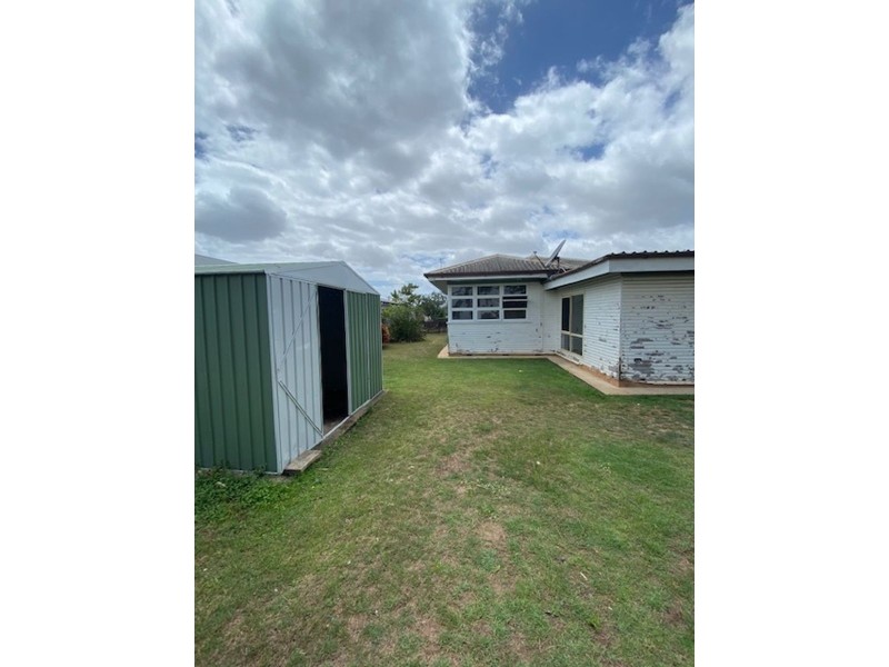8 mckewen st, Svensson Heights QLD 4670