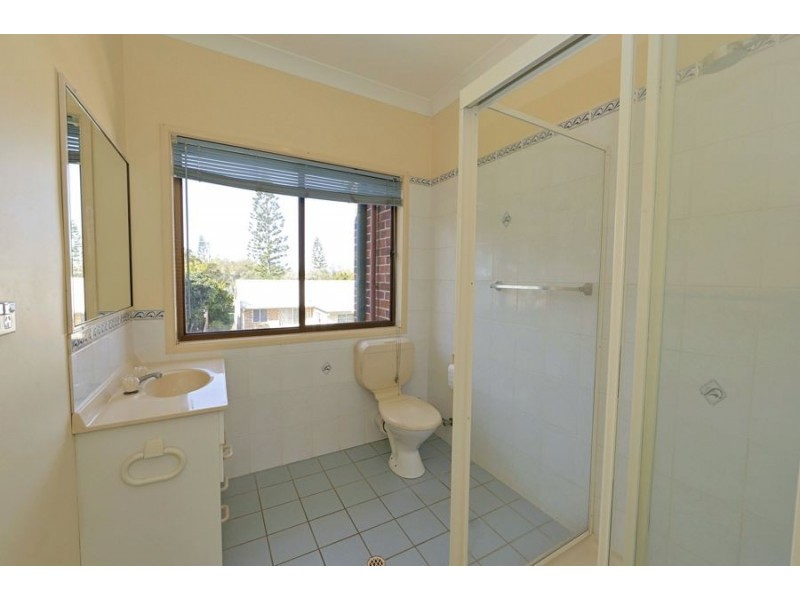 4 Brieschke, Elliott Heads QLD 4670