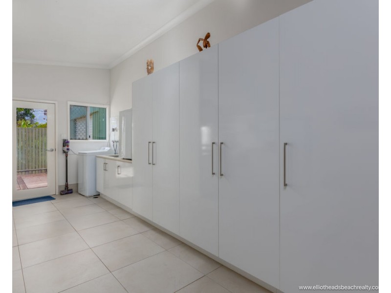 4 Moore Street, Elliott Heads QLD 4670