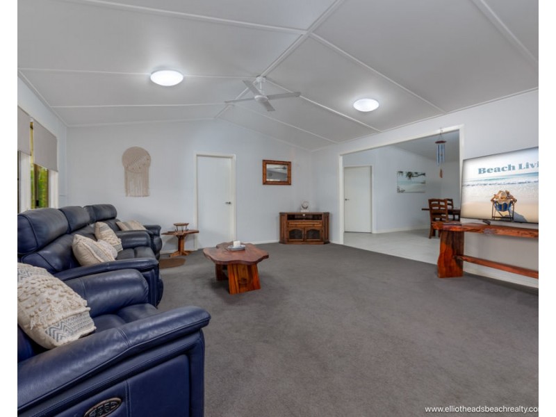 4 Moore Street, Elliott Heads QLD 4670