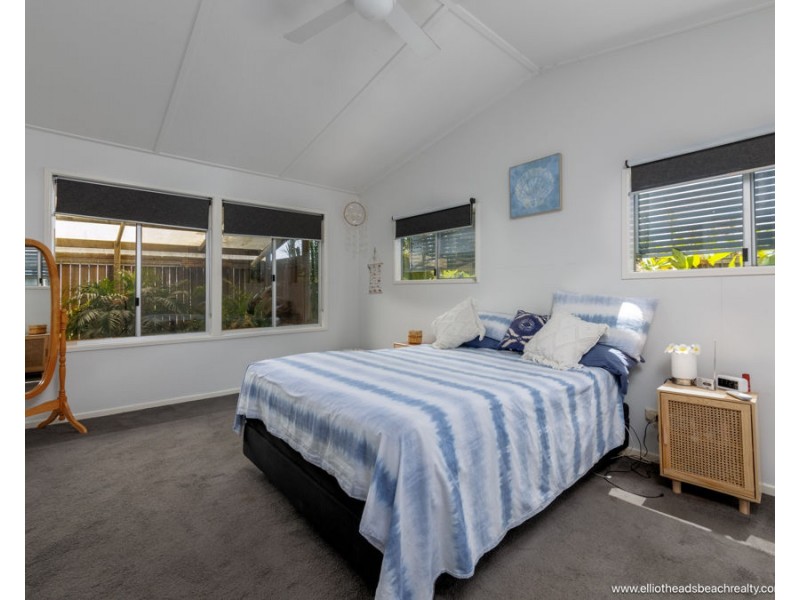 4 Moore Street, Elliott Heads QLD 4670