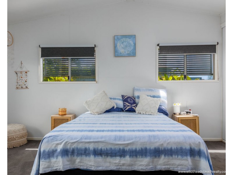 4 Moore Street, Elliott Heads QLD 4670