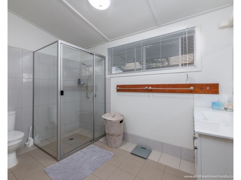 4 Moore Street, Elliott Heads QLD 4670