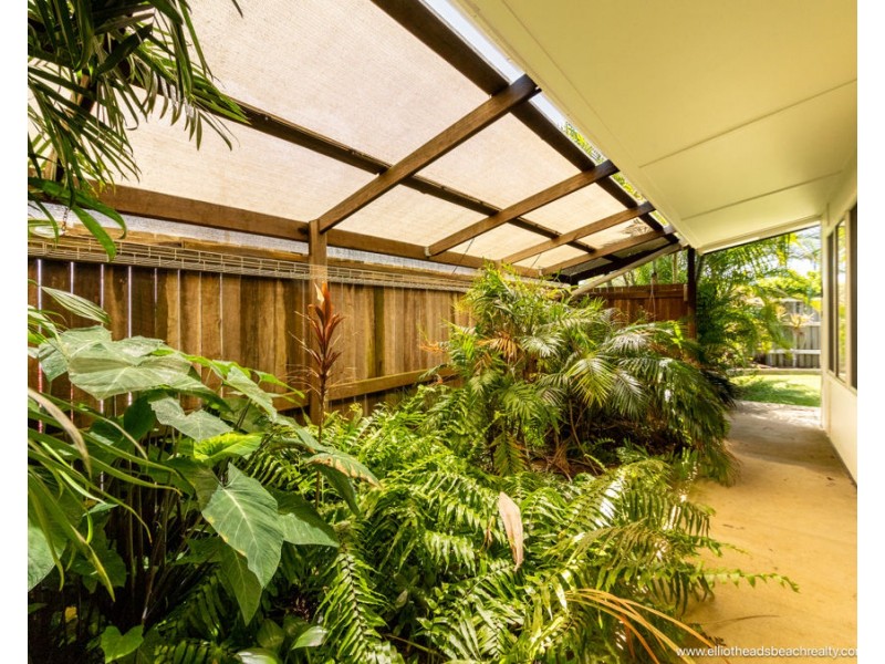 4 Moore Street, Elliott Heads QLD 4670