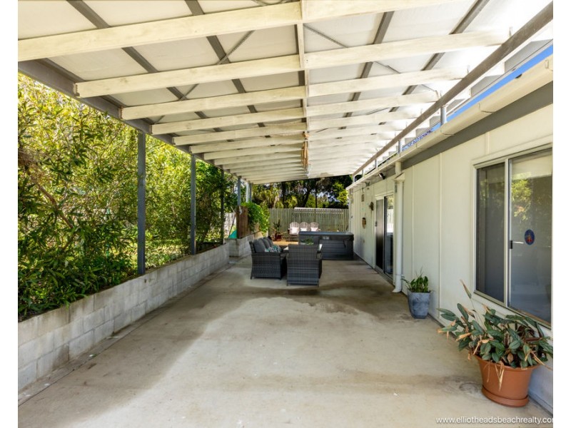 4 Moore Street, Elliott Heads QLD 4670