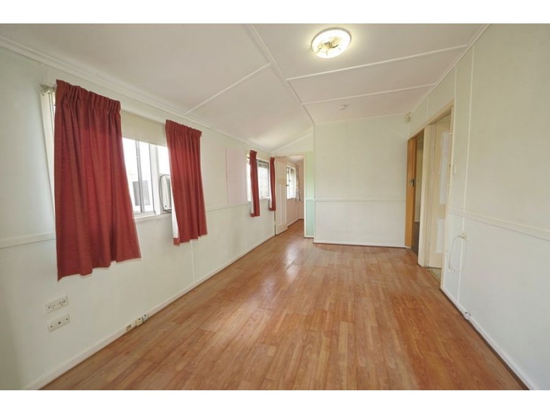 6 young, Bundaberg North QLD 4670