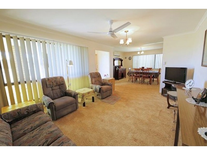 24 Dante Street, Burnett Heads QLD 4670