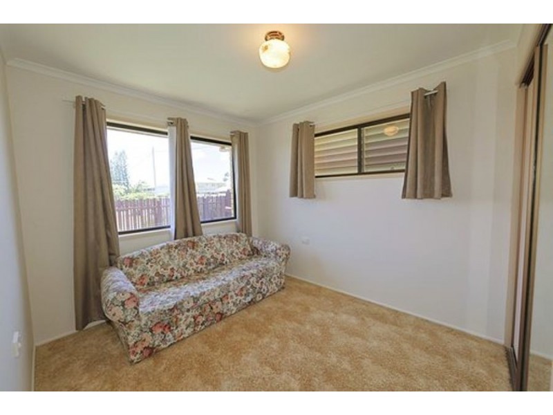 24 Dante Street, Burnett Heads QLD 4670