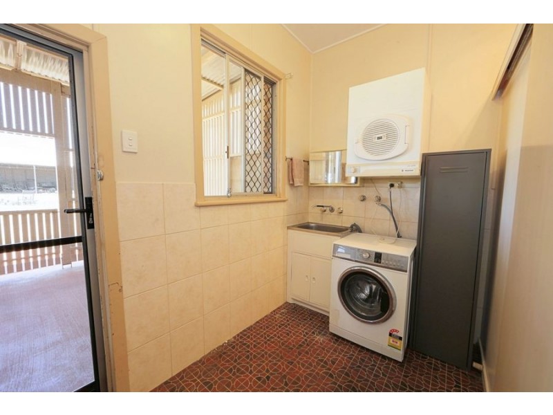 198 paynes road, Alloway QLD 4670