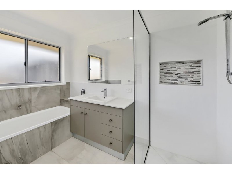 52 Rickerts road, Burnett Heads QLD 4670
