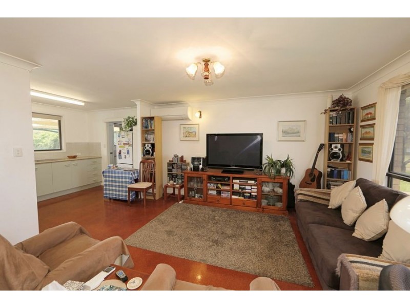 3 Crystal Court, Elliott Heads QLD 4670