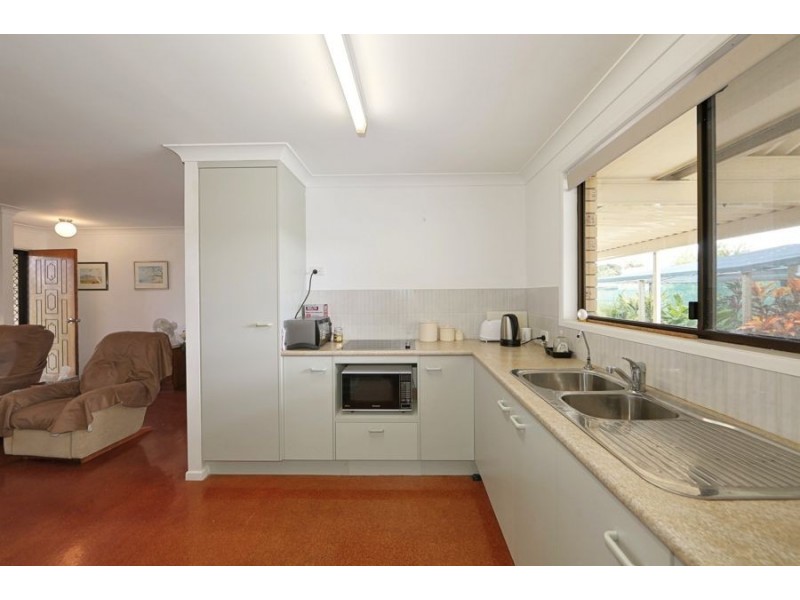 3 Crystal Court, Elliott Heads QLD 4670