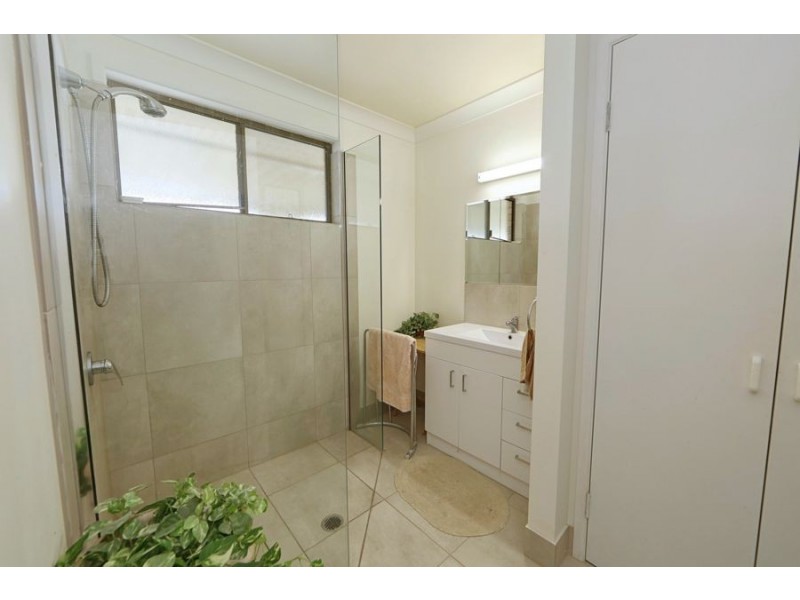 3 Crystal Court, Elliott Heads QLD 4670