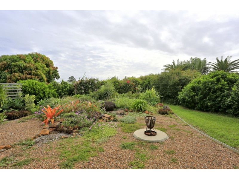 3 Crystal Court, Elliott Heads QLD 4670