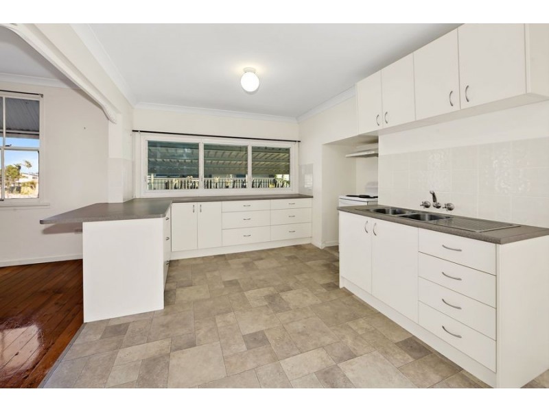 7 Moore Street, Elliott Heads QLD 4670